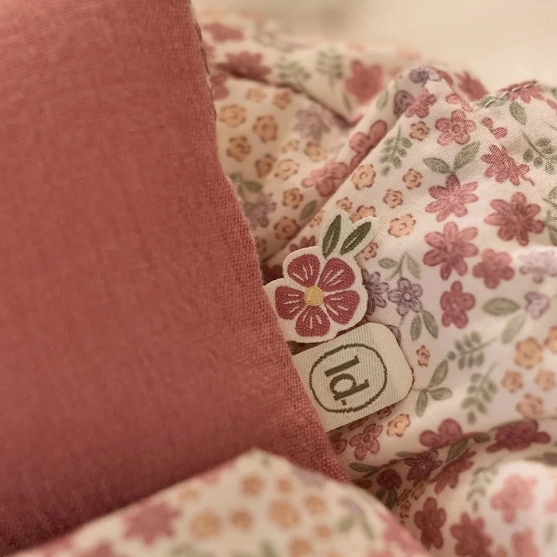 Couffin pour poupée rose – Motif floral