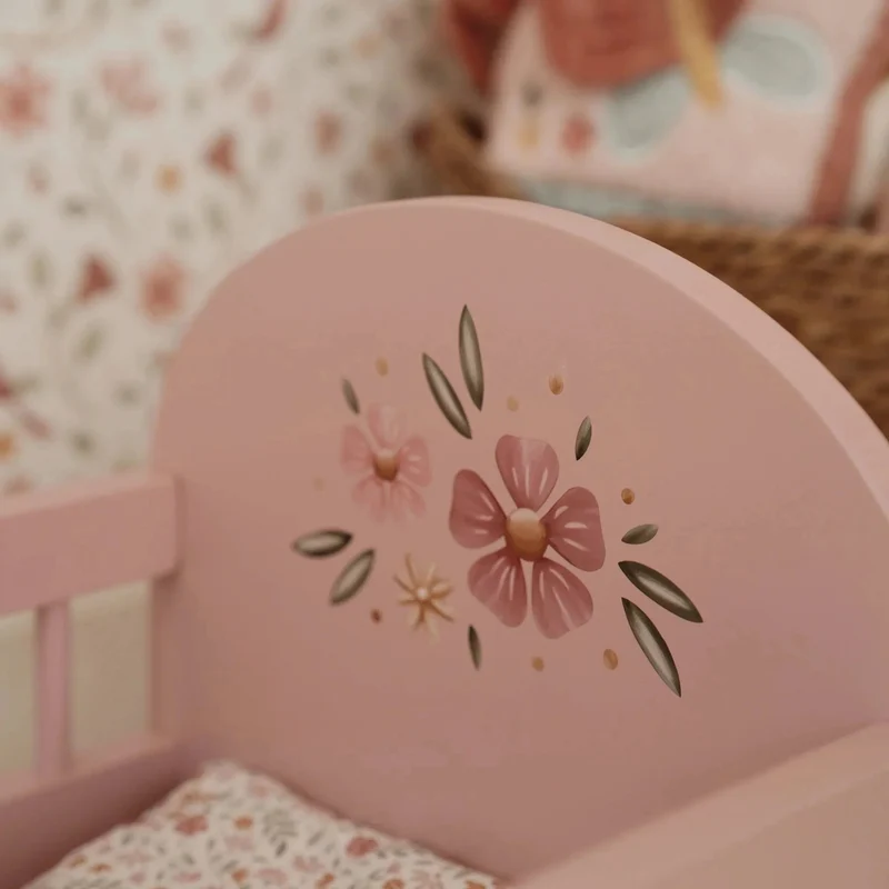 Lit de poupée en bois rose – Essentials