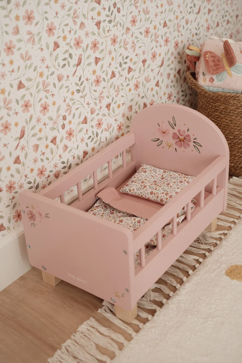 Lit de poupée en bois rose – Essentials