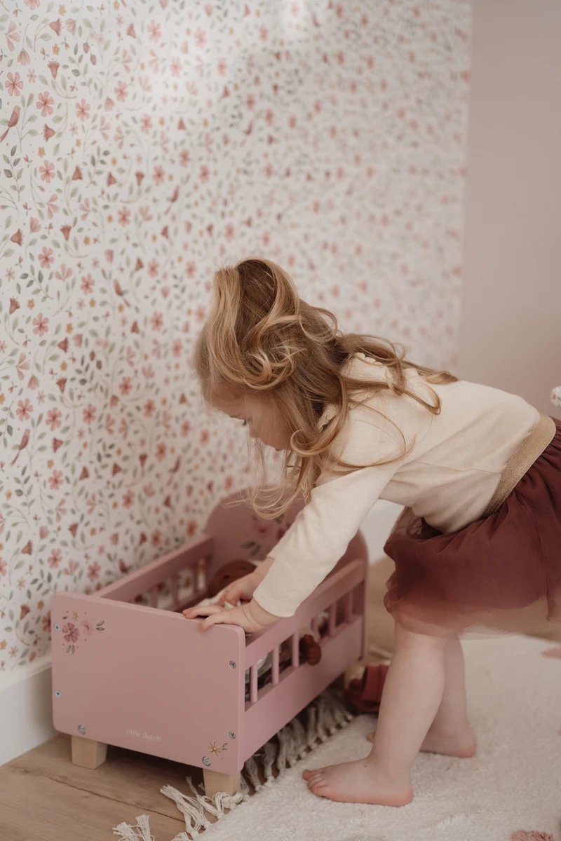 Lit de poupée en bois rose – Essentials