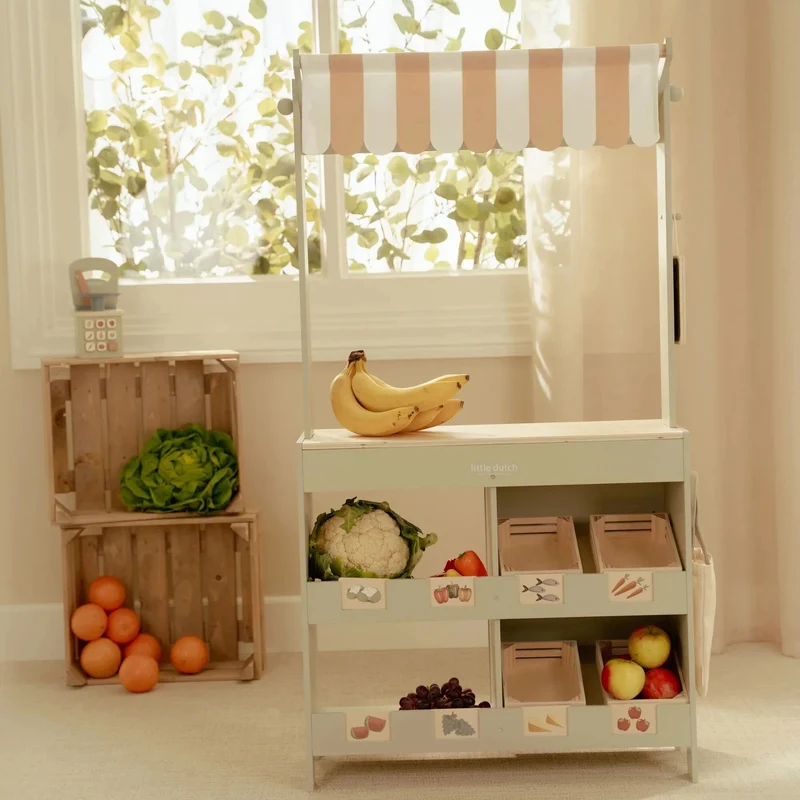 Marchande en bois FSC – Étal de marché & café