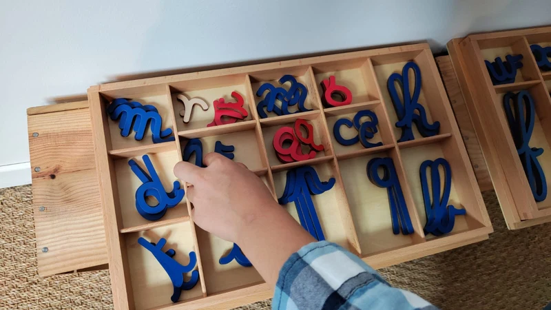 Lettres mobiles Montessori en bois