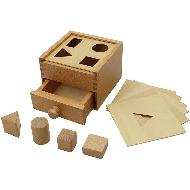 Boîte de permanence de l'objet avec 4 formes géométriques à encastrer