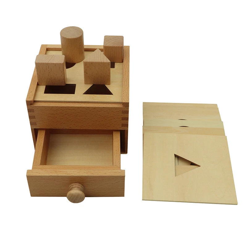 Boîte de permanence de l'objet avec 4 formes géométriques à encastrer