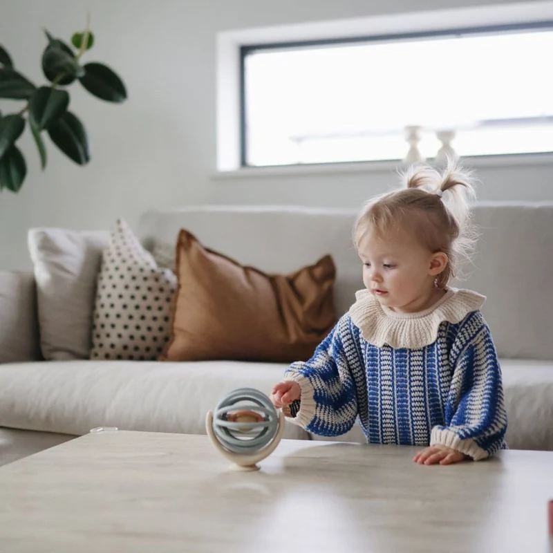 Suction Spinner Ball Mushie – Jouet sensoriel à ventouse – Dès 10 mois
