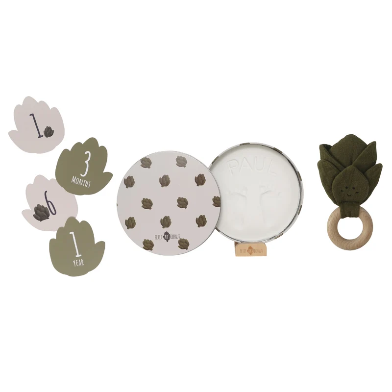 Coffret naissance « Petit Artichaut » – Empreintes, hochet & cartes étapes