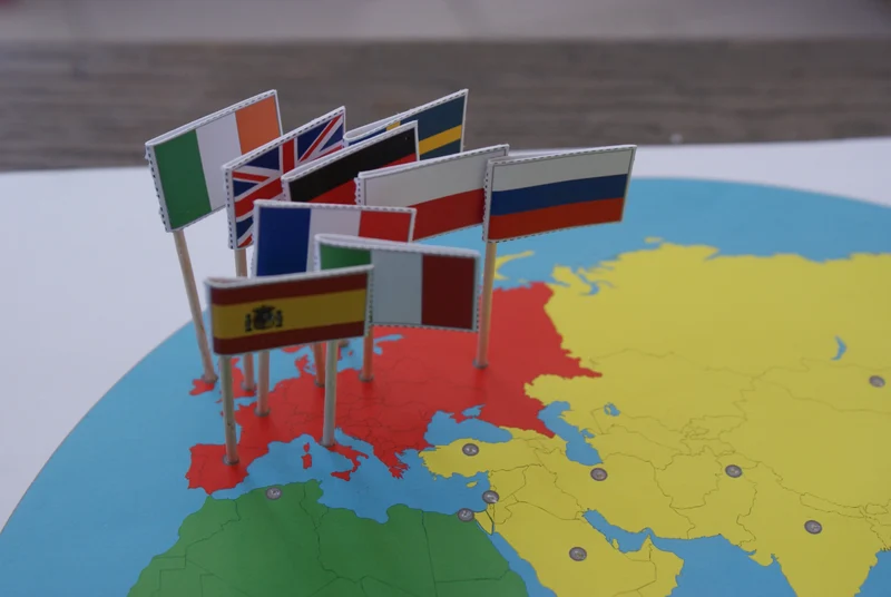 Pays et Drapeaux du Monde Montessori