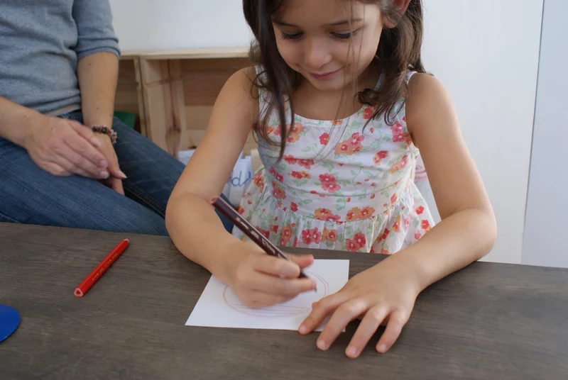 Lot de 10 Formes à Dessin Métalliques Montessori