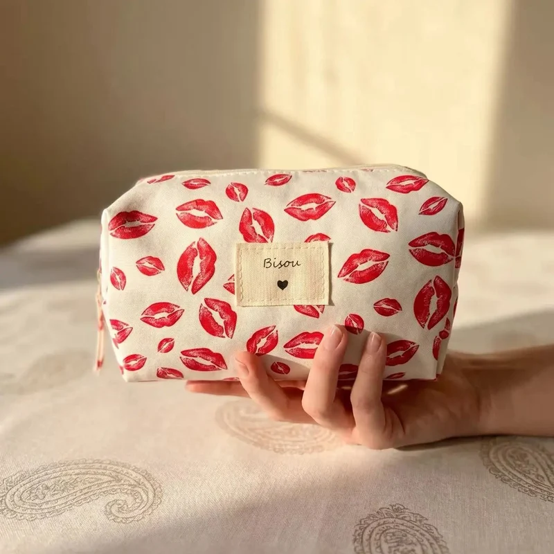 Pochette trousse « Bisou » – Lèvres rouges – 16 x 9 x 9 cm