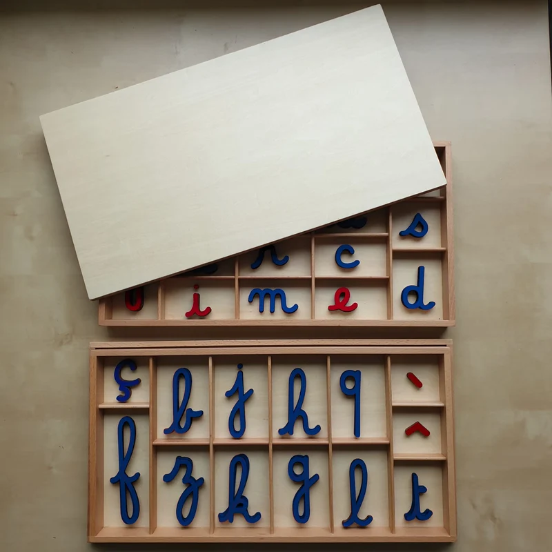 Alphabet mobile Montessori et Boîte de Rangement (2 versions)