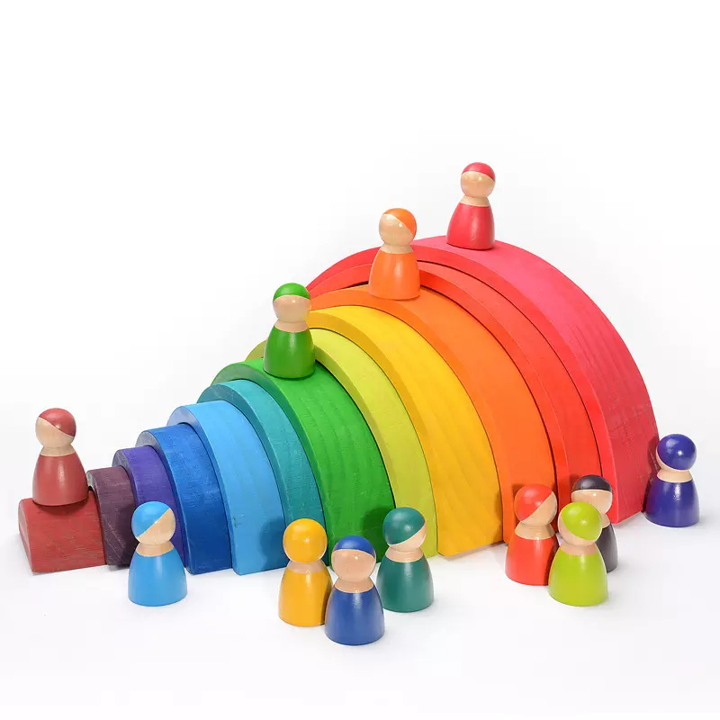 12 amis Arc en ciel Montessori