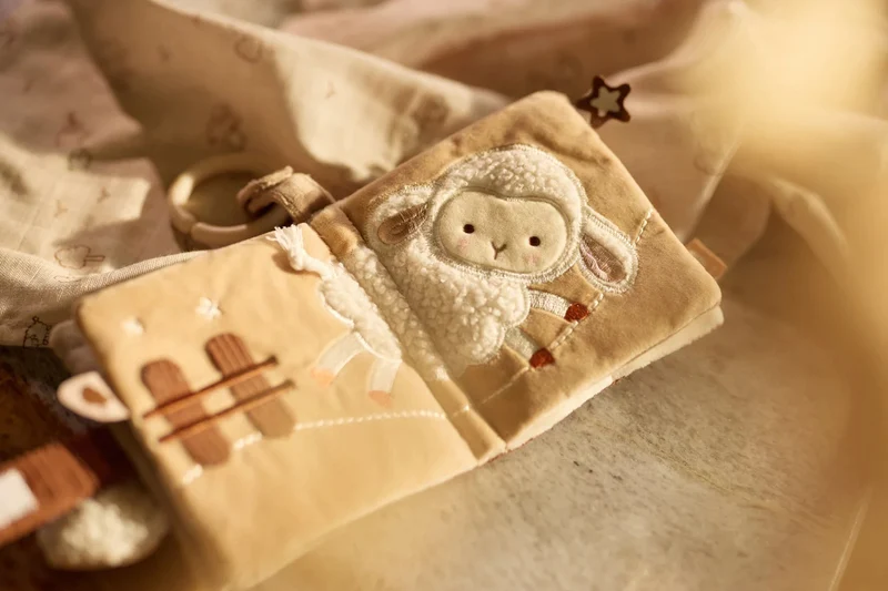 Livre d’activités bébé Woolly – Jollein