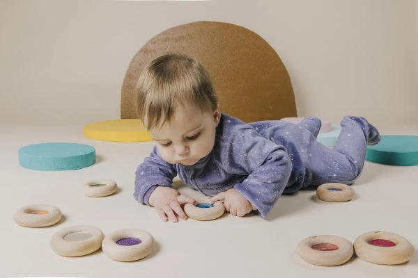 Donut jouet d’éveil sensoriel rose – jouet en bois bébé