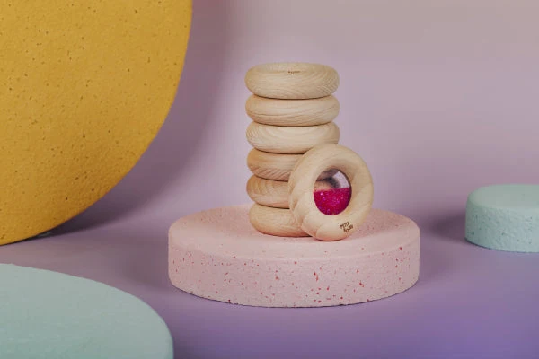 Donut jouet d’éveil sensoriel rose – jouet en bois bébé