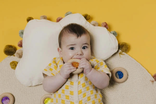 Donut jouet d’éveil sensoriel orange – jouet en bois bébé