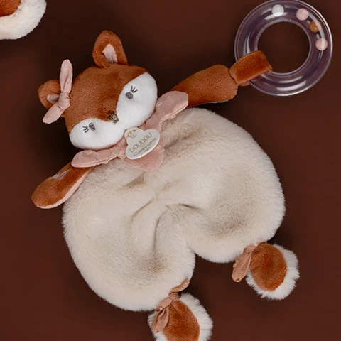 Doudou hochet bébé naissance – éveil sensoriel 18 cm Mina