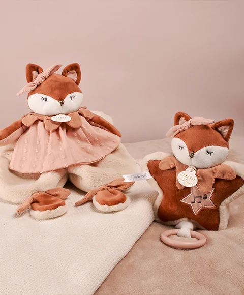 Boîte à musique bébé Mina – peluche musicale naissance 16 cm