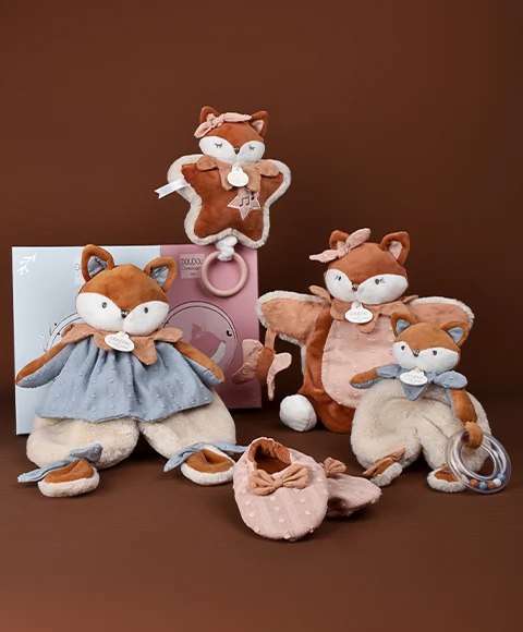Boîte à musique bébé Mina – peluche musicale naissance 16 cm