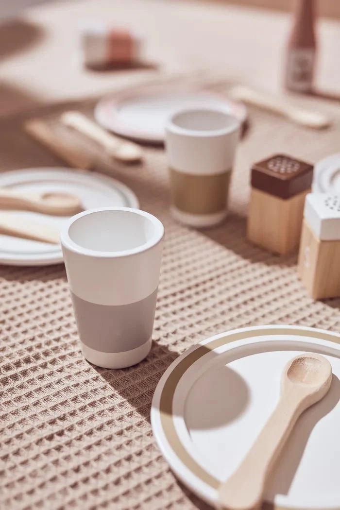 Dinette enfant en bois 4 personnes – service complet dès 2 ans