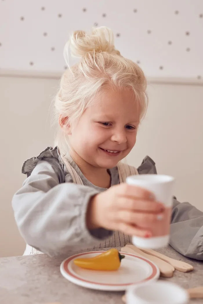 Dinette enfant en bois 4 personnes – service complet dès 2 ans