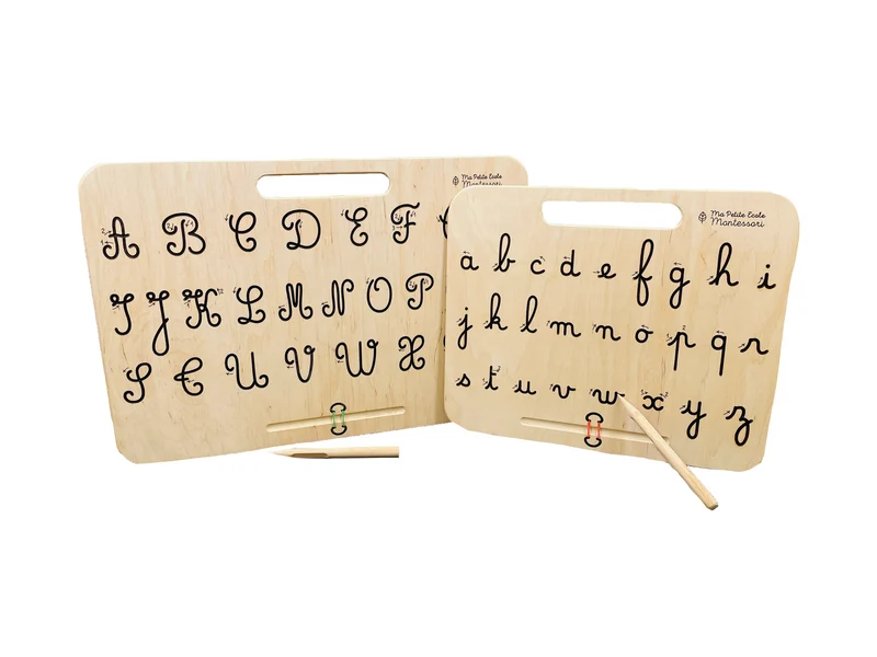 Tablette d'écriture des lettres majuscules cursives
