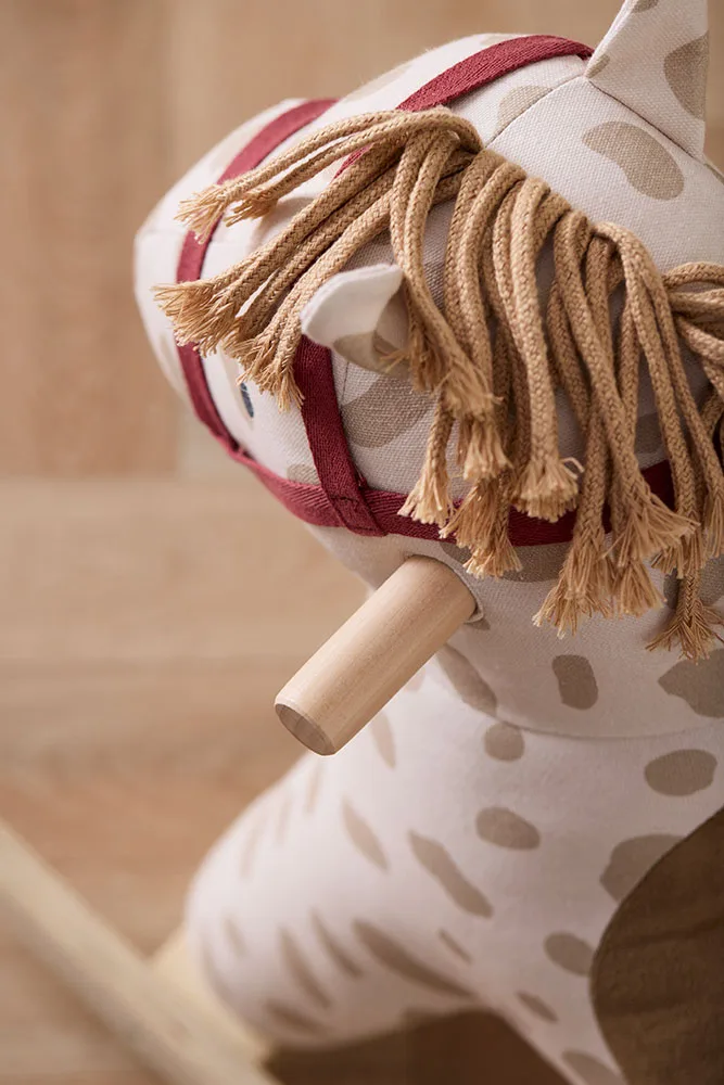 Cheval à bascule Dotty beige à taches – jouet d’éveil dès 18 mois