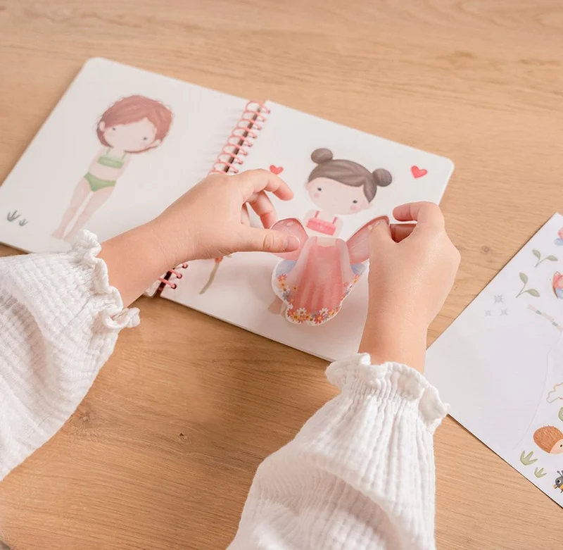 Livre Habille ton personnage Rosa & Friends