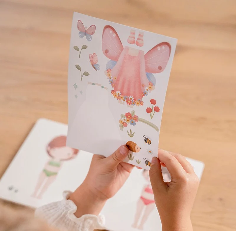 Livre Habille ton personnage Rosa & Friends