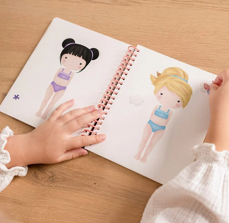 Livre Habille ton personnage Rosa & Friends
