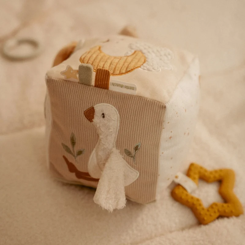 Cube d'activités en tissu Newborn