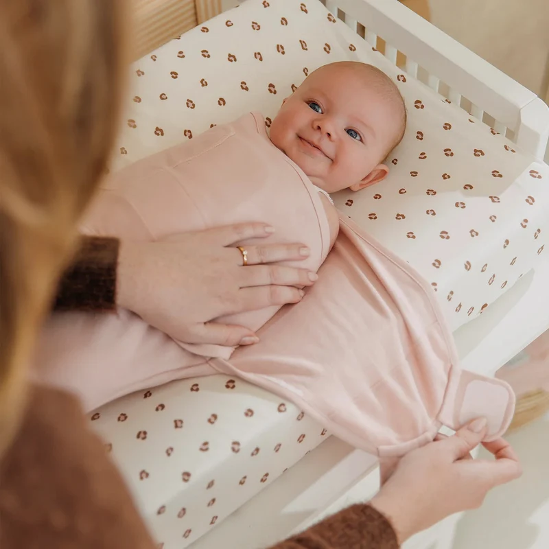 Housse matelas à langer bébé coton 50x70 Léopard rose
