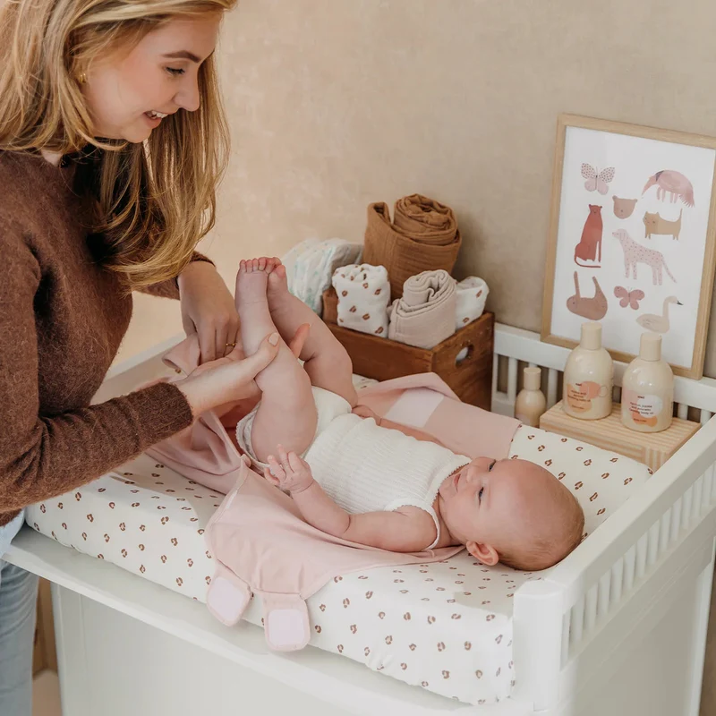 Housse matelas à langer bébé coton 50x70 Léopard rose