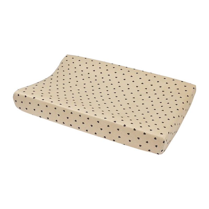 Housse matelas à langer bébé coton 50x70 sable coeurs noirs
