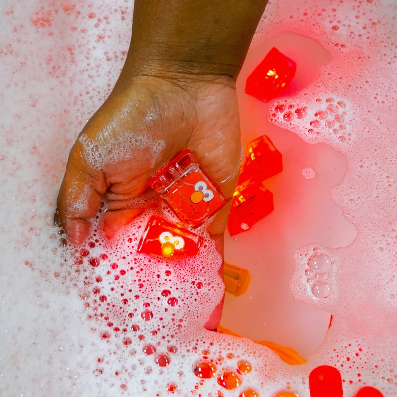 Cubes lumineux de bain Sesame Street - Elmo - Rouge