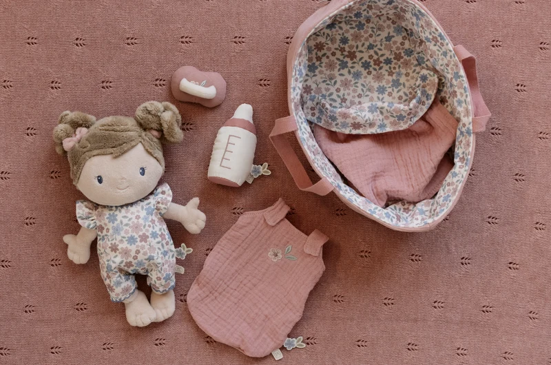 Poupon avec couffin et accessoires – Bébé Rosa 12 mois+
