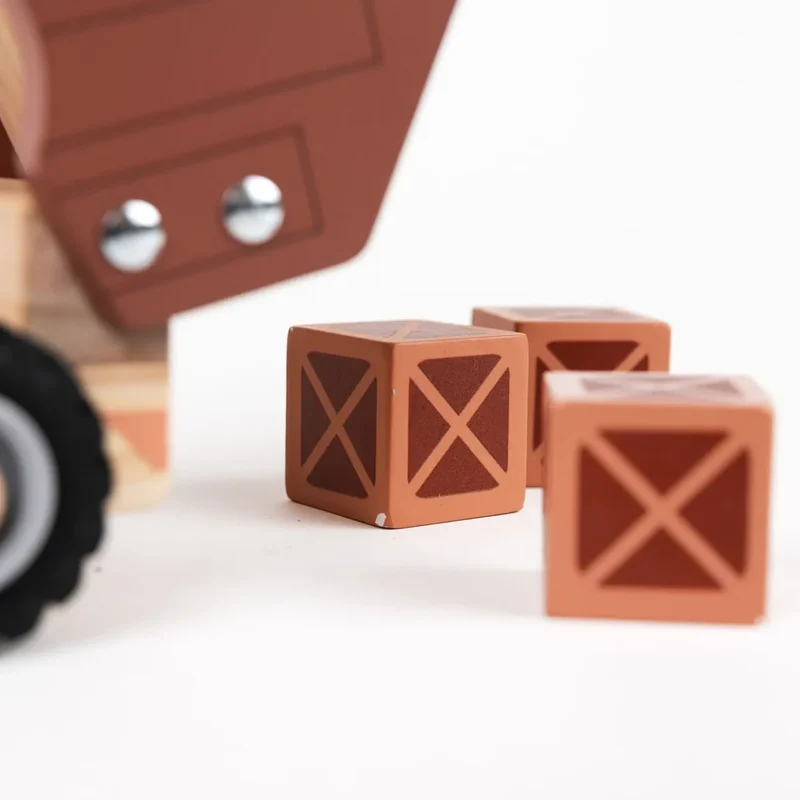 Grand camion benne en bois