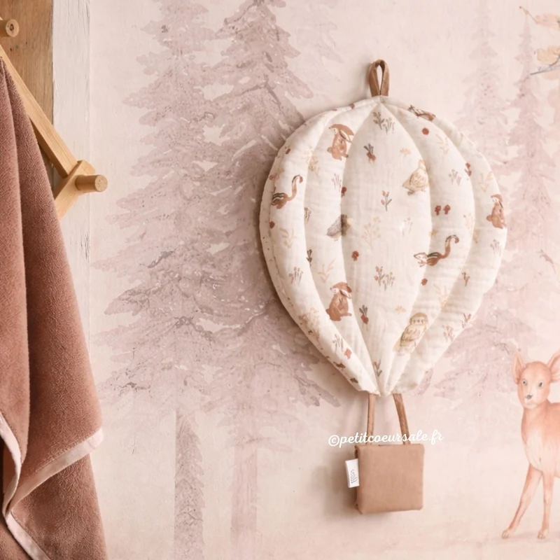 Décoration murale bébé montgolfière – Cosy Forest mocha