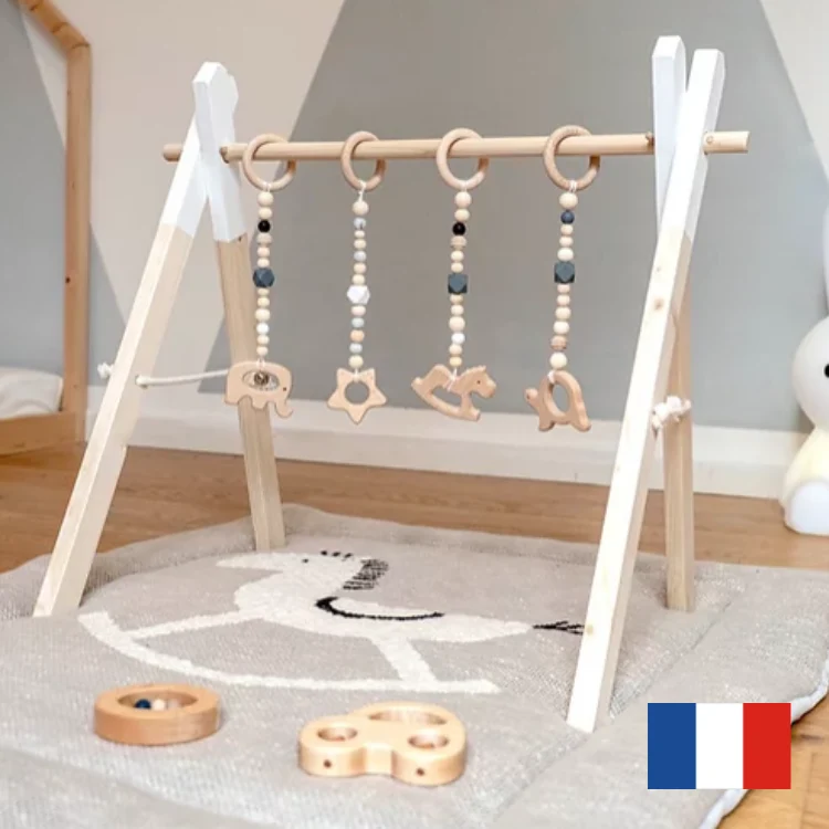 Arche d'éveil en bois avec 3 jouets suspendus - Made in France