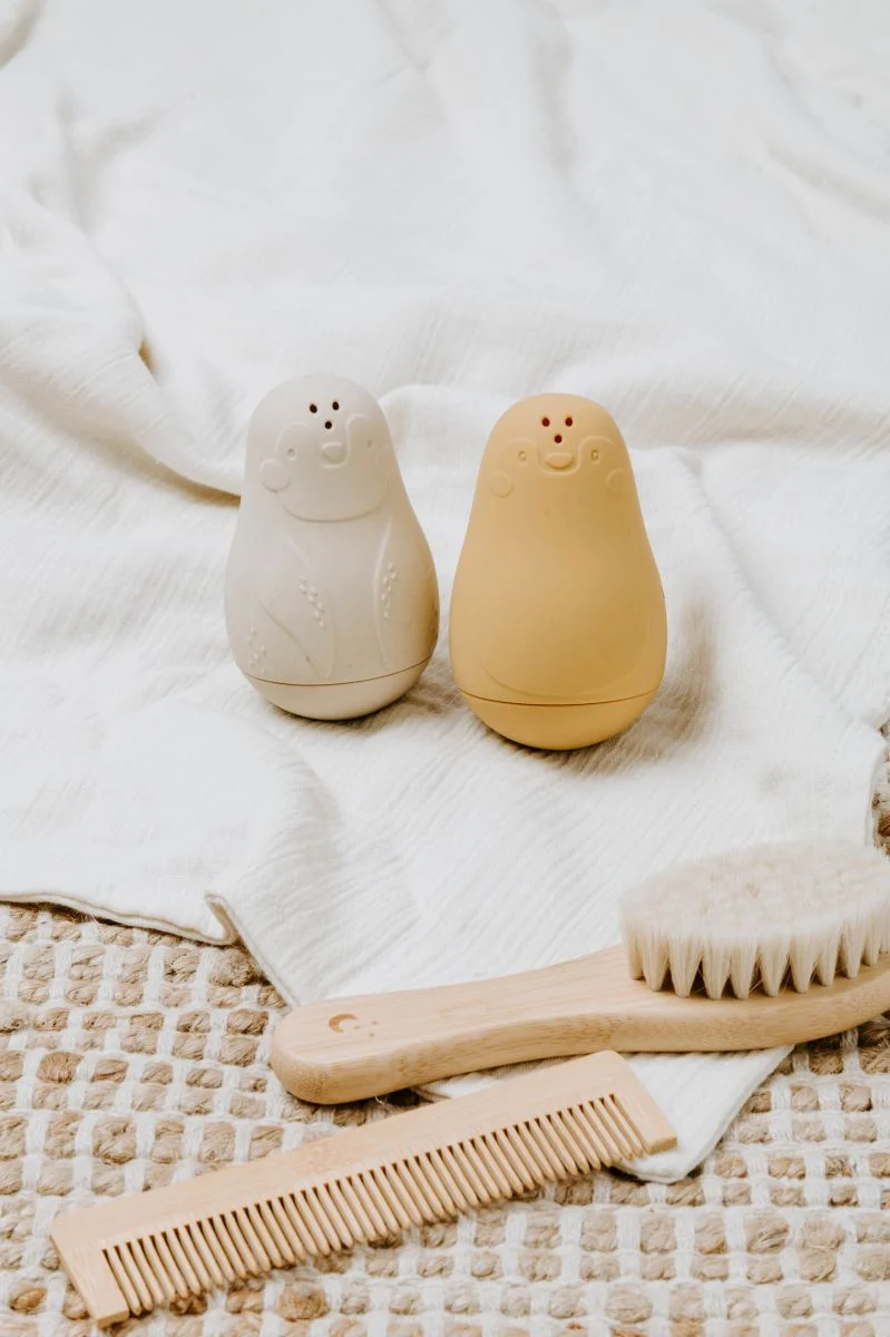 Jouets de Bain Pingouins Arroseurs – Ocre & Warm Linen | Lot de 2 en Silicone