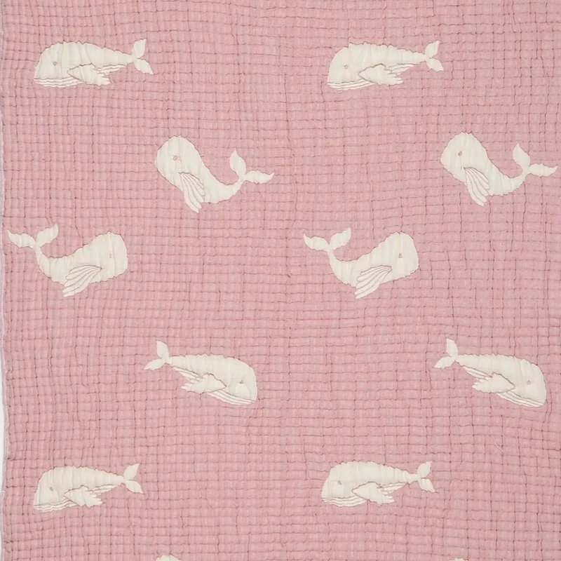 Couverture bébé mousseline matelassée – baleine rose en relief