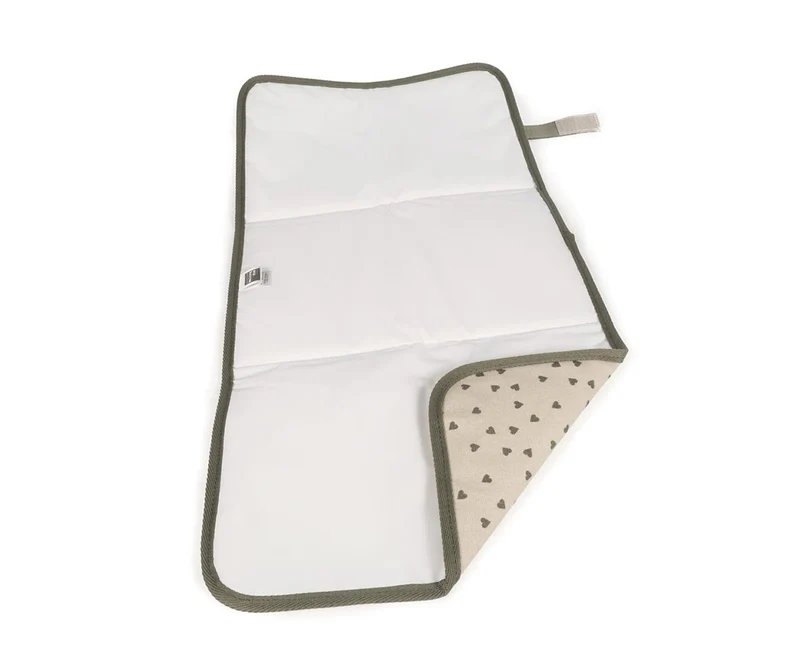 Tapis à langer bébé heart Poppy Moss vert – Motifs cœurs