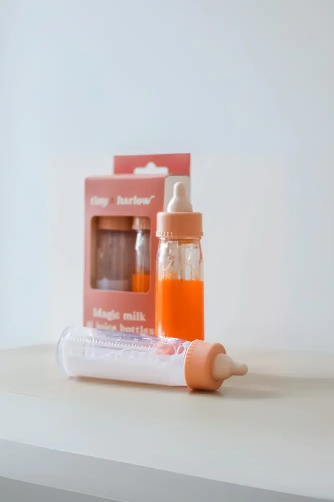 Duo de biberons magiques pour poupée – Tiny Harlow | Lait et Jus de fruit