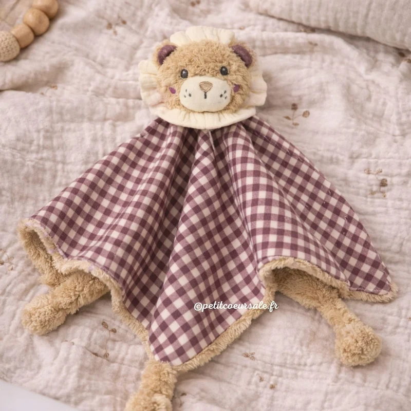 Doudou Lion Gala Cerise