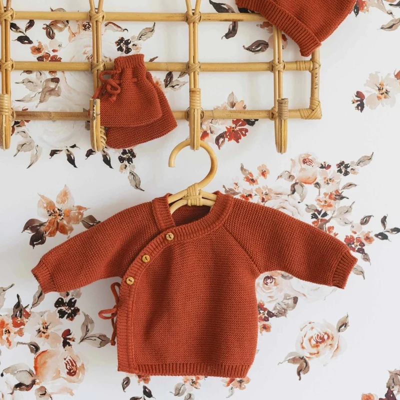 Trousseau naissance - Brassière chaussons et bonnet terracotta