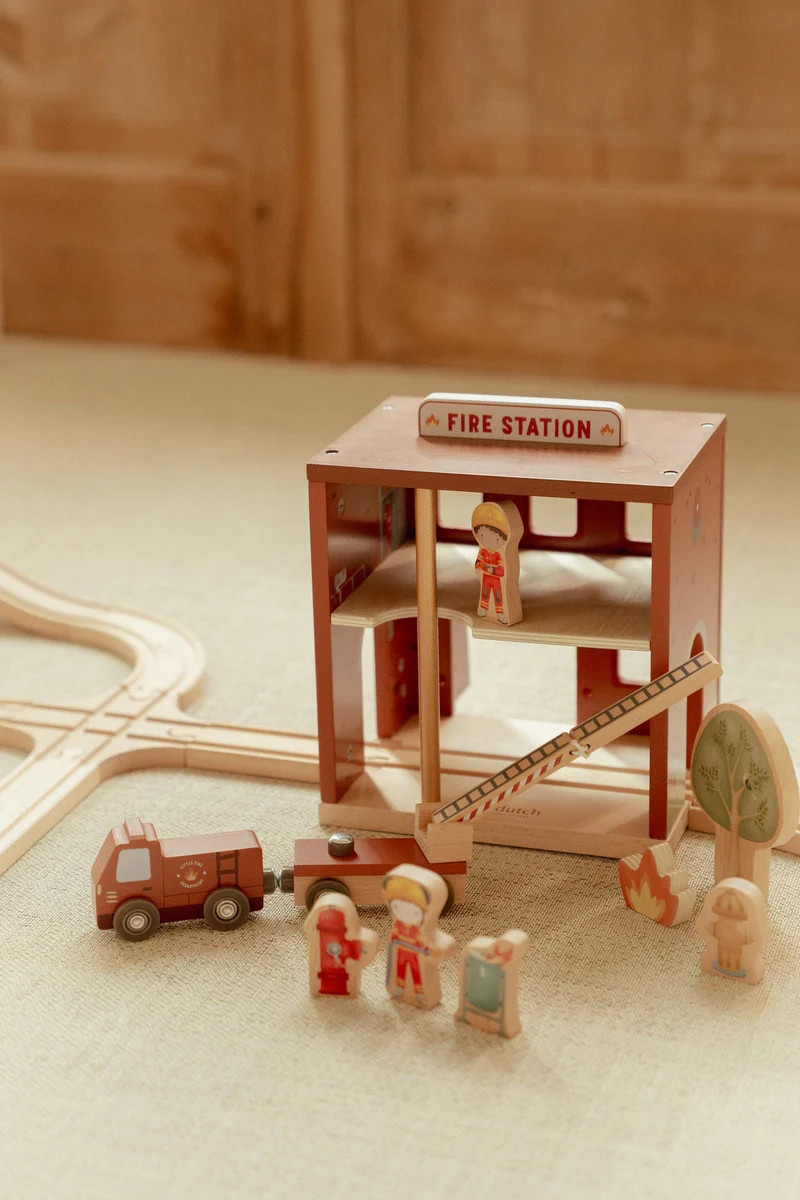 Caserne de pompiers en bois FSC – Jeu d’imitation