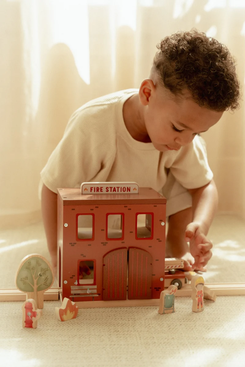 Caserne de pompiers en bois FSC – Jeu d’imitation