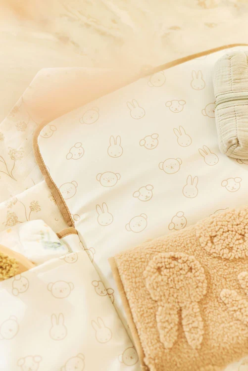 Tapis à Langer nomade avec poches Miffy Jacquard Teddy - Biscuit