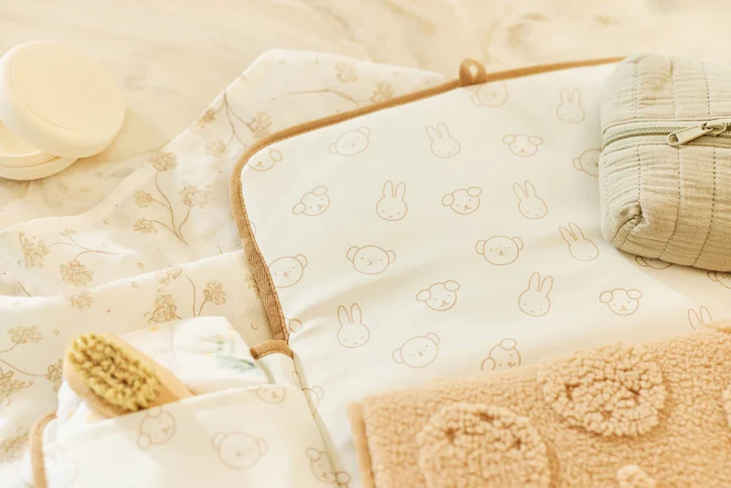 Tapis à Langer nomade avec poches Miffy Jacquard Teddy - Biscuit