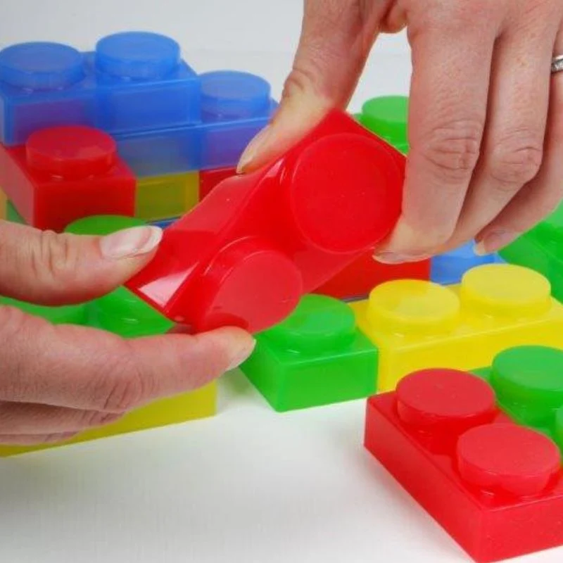 Briques souples de construction translucides
