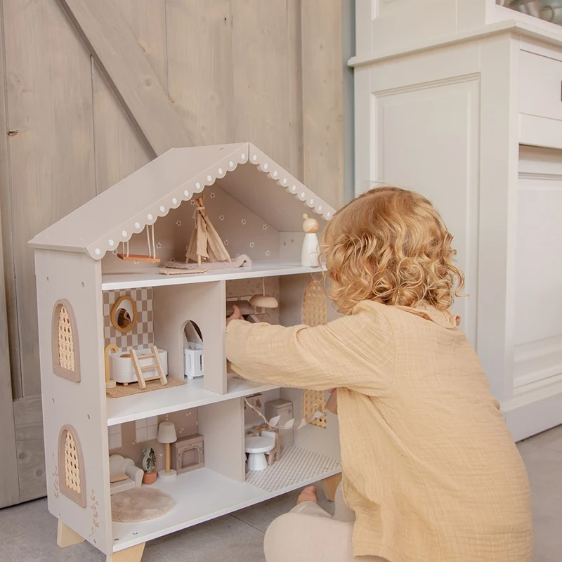 Maison de poupées en bois – Nougat avec accessoires et poupées